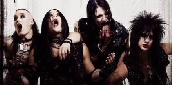 Spit on me: nuevo clip de Sister