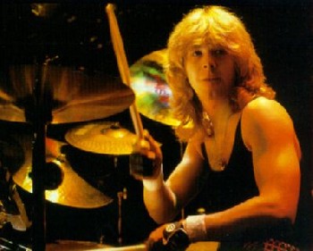 Fallece Clive Burr, ex-baterÃa de Iron Maiden Fallece Clive Burr, ex-baterÃa de Iron Maiden